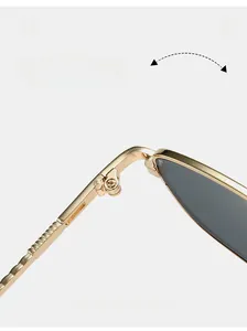Détail macro d'une charnière de lunettes de soleil en métal doré avec structure robuste