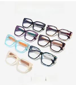Assortiment de lunettes carrées anti-lumière bleue en sept couleurs avec montures épaisses