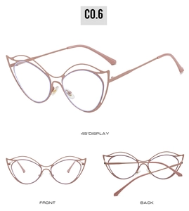 Detailansicht der unregelmäßigen roségoldenen Metallbrille mit Blaulichtfilter und Hohlraum