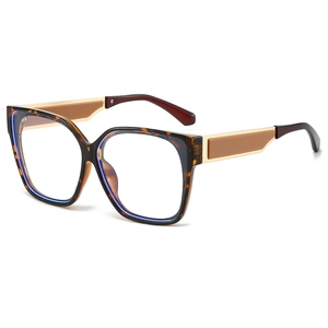 Lunettes anti-lumière bleue carrées en écailles avec branches métalliques sur fond blanc