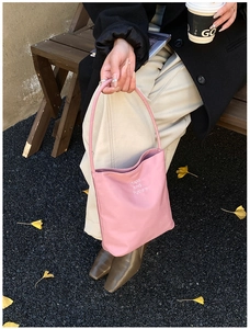 Pink canvas tote bag with 'Hope and future' embroidery displayed on a park bench