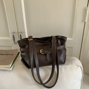 Retro deep brown large capacity tote bag with dual shoulder straps and buckle detail