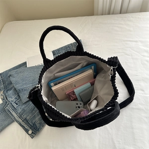 Grand sac cabas en velours côtelé noir avec intérieur spacieux et multi-poches