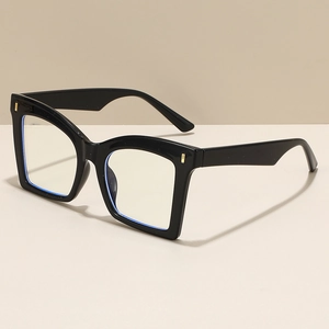 Klassische schwarze quadratische Lesebrille mit goldenen Scharnieren und Anti-Ermüdung