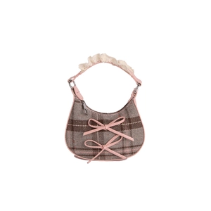 Borsa hobo a quadretti con fiocchi rosa e manico in pizzo per l'inverno del 2025