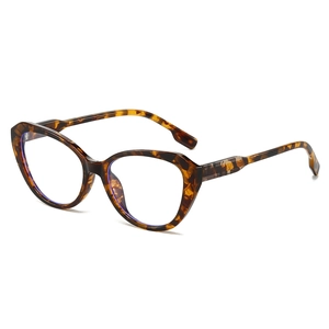 Fashion cat eye glasses with tortoiseshell frame and classic check pattern temples