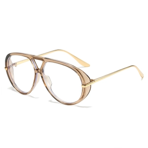 Oversized retro aviator sunglasses with tea-colored frames and gold metal temples