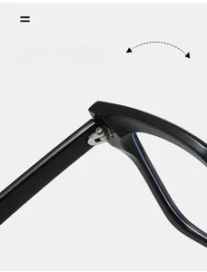 Detailansicht des langlebigen Edelstahlscharniers am schwarzen Cat-Eye-Brillengestell