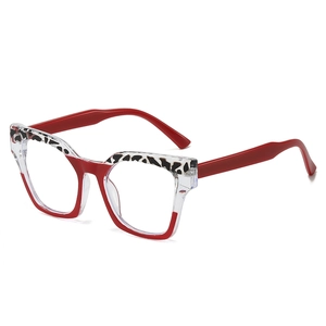 Modische Cat-Eye-Brille in Übergröße mit rotem Unterrahmen und Leopardenmuster