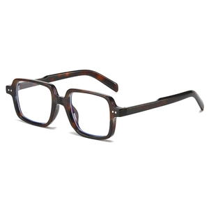 Retro-Sonnenbrille mit quadratischem Schildpattrahmen und UV400-Schutz sowie Nieten