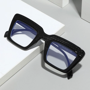 Schicke Oversize-Quadratbrille in Schwarz mit Blaulichtfilter und strukturierter Fassung