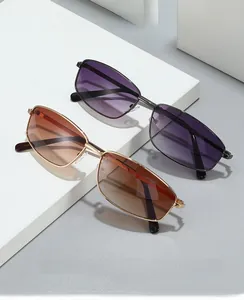 Détail de lunettes de soleil vintage à monture métallique et verres dégradés chic