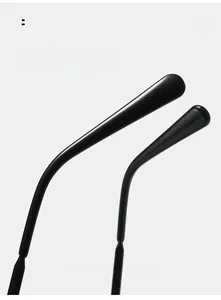 Gros plan des branches incurvées ergonomiques sur des lunettes de soleil noires vintage