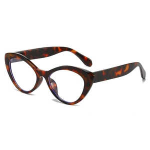 Retro tortoiseshell cat eye glasses with thick frames and anti-blue light clear lenses