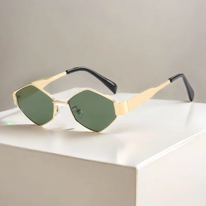 Moderne geometrische Sechskant-Metallsonnenbrille mit Goldrahmen und dunkelgrünen Gläsern