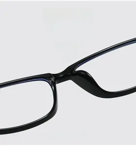 Detail view of the integrated nose pads on black TR90 reading glasses frame