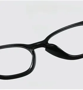 Detail showing comfortable integrated nose pads of the black vintage oval reading glasses