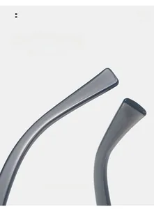 Gros plan des branches de lunettes grises translucides pour un confort ergonomique