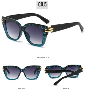Quadratische Sonnenbrille in Blau-Schwarz-Schildpatt-Optik mit violetten Verlaufsgläsern