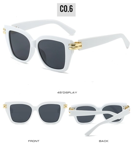 Überdimensionale weiße Sonnenbrille mit dunkelgrauen Gläsern und goldenen Details in Ansicht