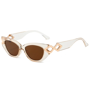 Cat-Eye Sonnenbrille in Champagner mit braunen Gläsern und goldenen Metallakzenten am Bügel