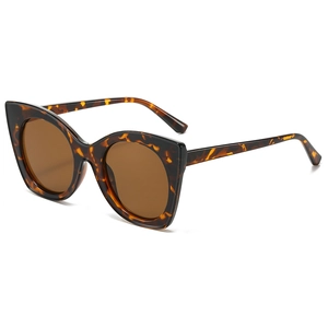 Lunettes de soleil œil de chat écaillé avec monture épaisse et verres teintés marron