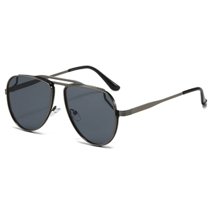 Classic pilot aviator sunglasses with gunmetal frame and double bridge structure