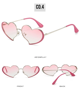 Détails de lunettes de soleil en forme de cœur avec verres dégradés roses et monture dorée