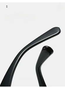 Vue macro des branches incurvées ergonomiques sur lunettes de soleil noir brillant