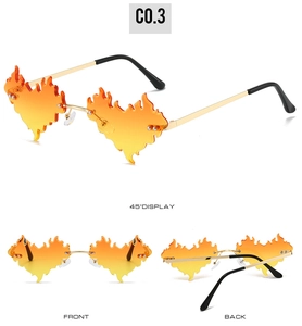 Trois vues de lunettes de soleil flamme sans monture avec verres dégradés orange et métal doré