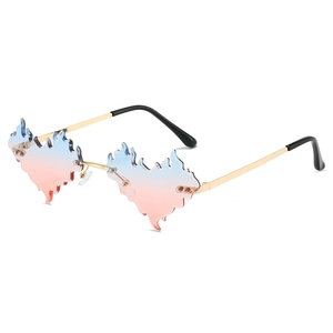 Lunettes de soleil cœur flamme sans monture avec verres dégradés bleu-rose et or