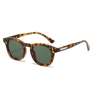 Retro oval sunglasses with tortoise shell frame and dark green lenses in 45-degree view
