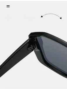 Détail macro d'une charnière en métal durable sur une monture noire de lunettes de sport