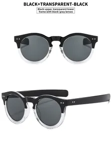 Gros plan sur des lunettes de soleil punk rétro avec monture noire transparente et rivets