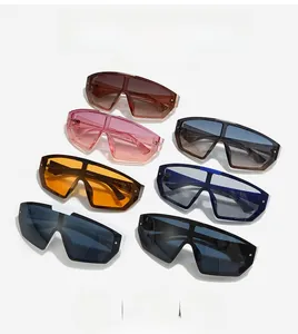 Grille détaillée de lunettes de soleil masque oversize en divers coloris et dégradés