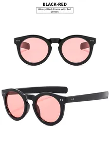 Détails des lunettes de soleil rondes rétro avec monture noire et verres rouges