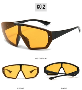 Vues détaillées des lunettes de soleil de sport orange C0.2 avec monture noire enveloppante