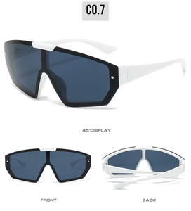 Trois angles de vue montrant l'avant, l'arrière et le profil de lunettes de soleil sport