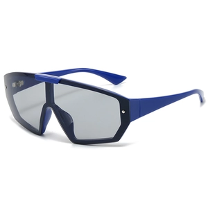 Lunettes de soleil oversize bleu moderne avec verres gris et rivets métalliques