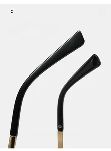Détail des branches noires courbées avec charnières dorées pour lunettes sans monture