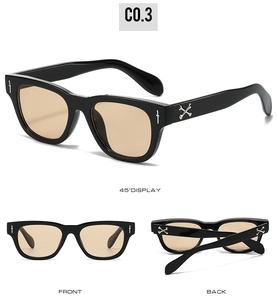Vues détaillées de lunettes de soleil carrées noires avec accents de poignard en argent