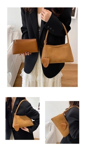 Detail der Vintage-Suede-Baguette-Tasche mit geknotetem Griff und weicher Texturierung