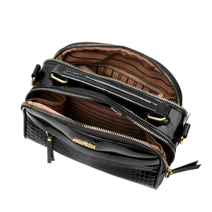 Sac bandoulière carré en cuir verni noir avec texture croco et détails dorés chics