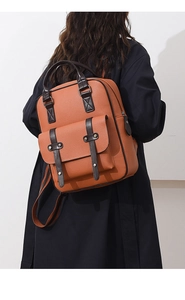 Détails du sac à dos vintage pour femme en similicuir avec rabat style anglais et rivets