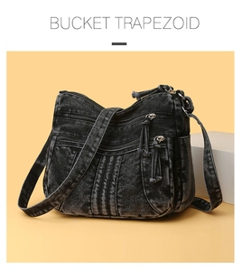 Détail du sac bandoulière trapèze en jean avec plusieurs poches zippées pratiques