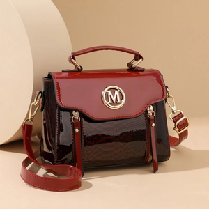 Women Crossbody Bag Patent Leather Snake Pattern Handbag Retro Small Square Purse With Metal Logo For Office Travel Elegant