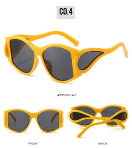 Drei Ansichten der gelben Punk-Flammen-Sonnenbrille mit grauen Gläsern und Wellenrahmen