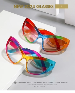 Détail de lunettes œil-de-chat dégradé arc-en-ciel sur supports géométriques 2024