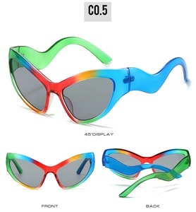 Vues détaillées de lunettes de soleil œil-de-chat avec monture arc-en-ciel et branches