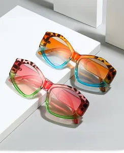 Nahaufnahme der Retro-Cateye-Sonnenbrille mit Schildpatt-Rahmen und Verlaufsgläsern